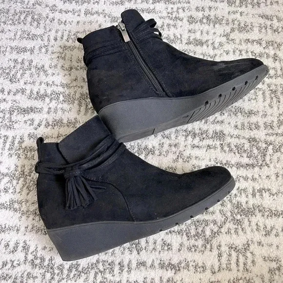Cupcake Couture Black Lylah Wedge Bootie Youth Size 5 - Picture 4 of 8